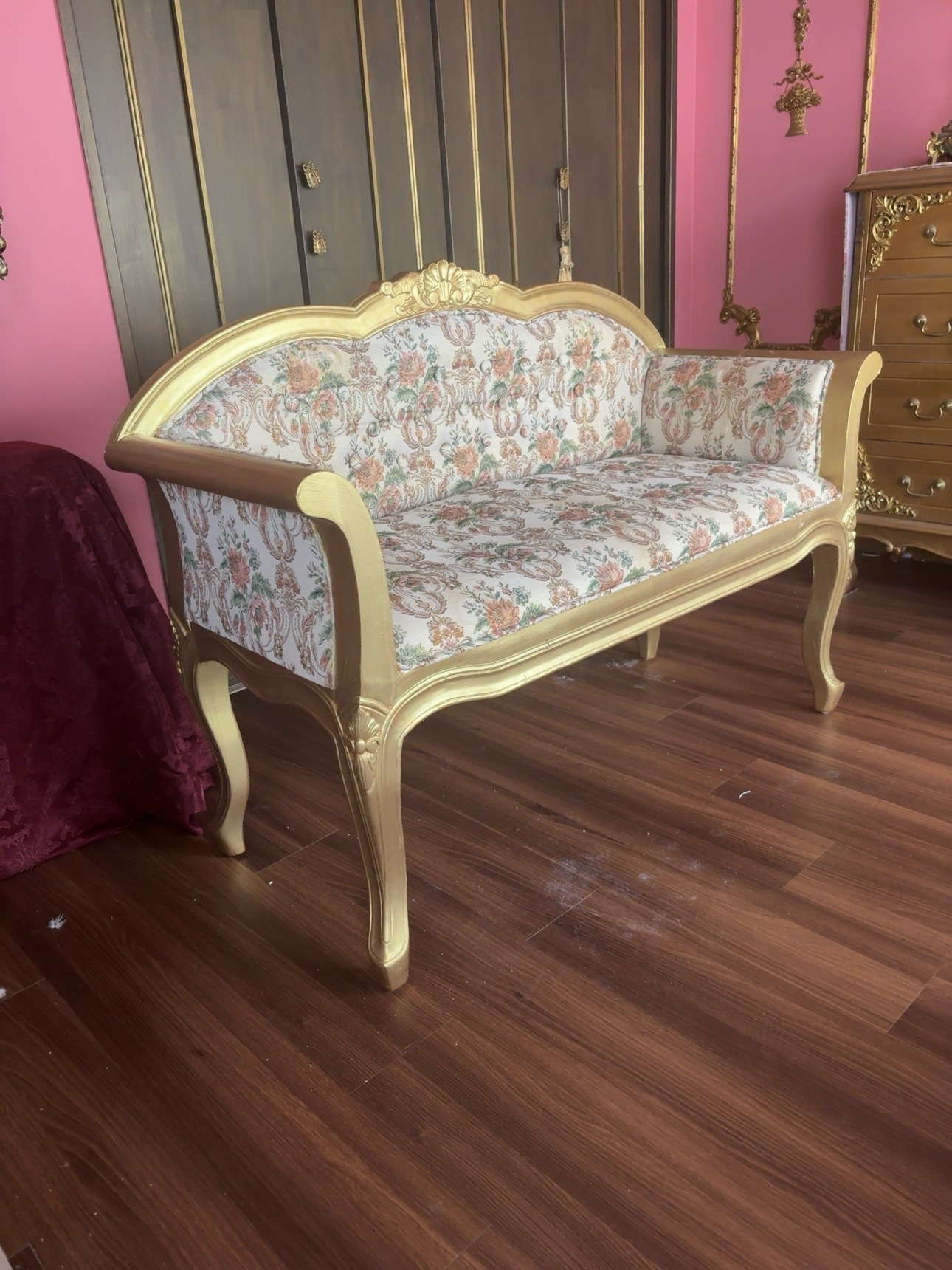 《ソファー閣下とローズちゃまの午後》🛋️🌹🐥